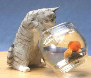 Image of Dollhouse Miniature Gray Cat w/Fish Bowl FCA1428G