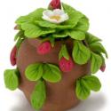 Image of Dollhouse Miniature Strawberry in Pot FCA1649