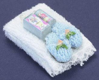Image of Dollhouse Miniature White Towel Set w/Lotion FCA2329